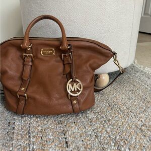 Micheal kors Bedford handbag camel color